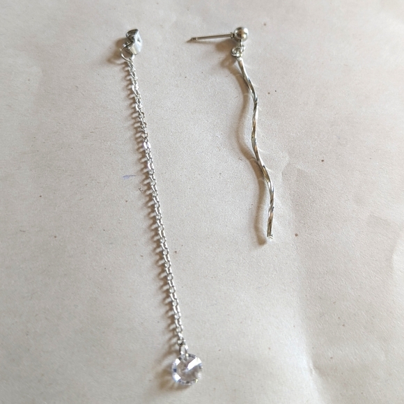 Earrings - Dangling - Picture 2 of 2